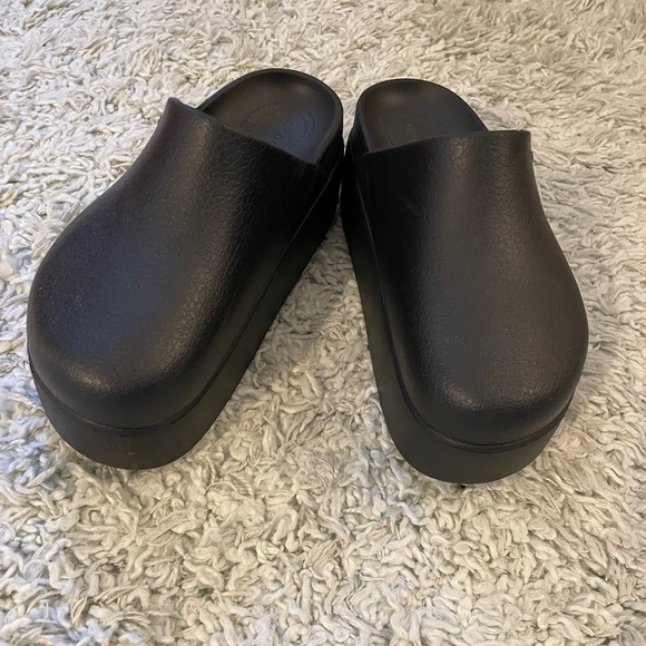 Crocs Dylan Platform Clogs - Picture 5 of 5